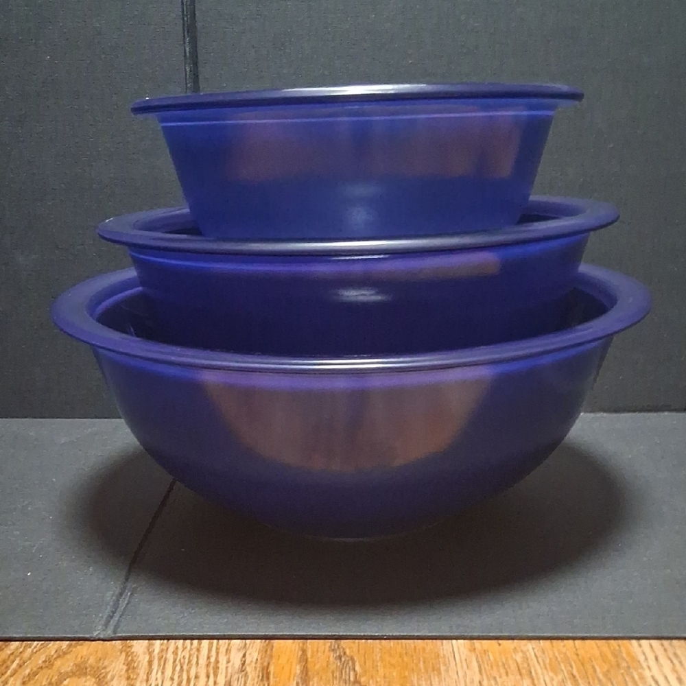 Vintage PYREX Cobalt Blue Glass Nesting Mixing Bowls - Set of 3
